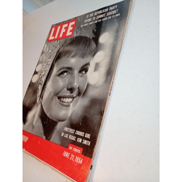 Vintage Life Magazine June 21 1954 Prettiest Chorus Girl In Las Vegas - Picture 4 of 11